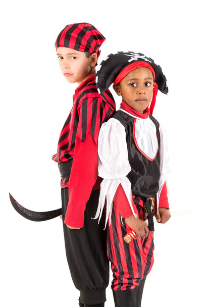 niños pequeños con trajes de piratas
 - Foto, Imagen
