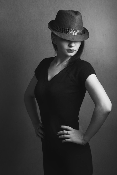 Stile Noir: Hollywood attrice nel cappello
, - Foto, immagini