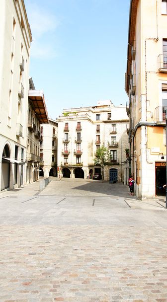 Square and alley of the ancient city of Girona - Photo, Image