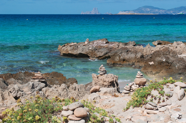 Φορμεντέρα, Νησιά Βαλεαρίδες, Ισπανία: ροκ κάστρα σε Platja (ή πλάγια) de Ses Illetes, στη δυτική πλευρά της χερσονήσου του Trucador, μία από τις πιο διάσημες παραλίες του νησιού - Φωτογραφία, εικόνα
