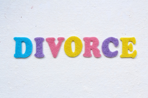 palabra de divorcio en textura de papel blanco hecho a mano
 - Foto, imagen