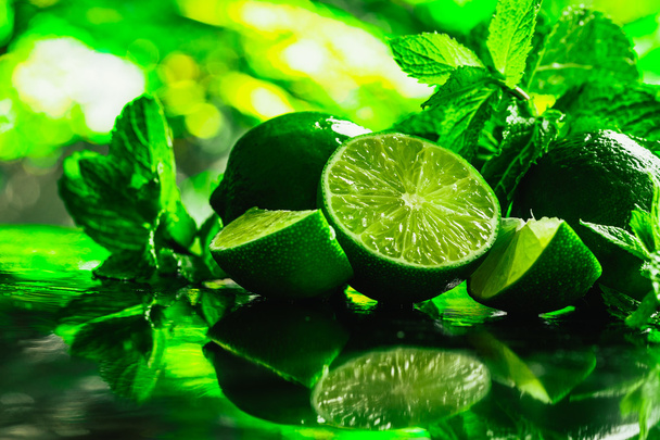 Fresh green mint and lime close-up on a dark background - Fotoğraf, Görsel