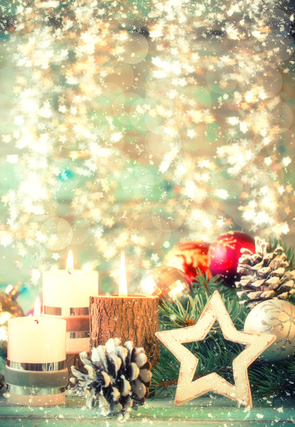 Різдвяна прикраса на абстрактному фоні, вінтажний фільтр, м'який фокус
 - Фото, зображення