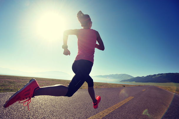 fitness nő fut szabadtéri  - Fotó, kép