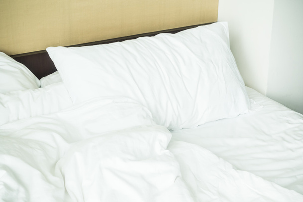 Грязная белая подушка
 - Фото, изображение