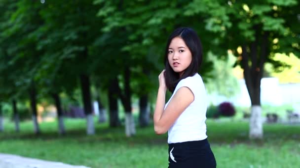 Ασιατικό κορίτσι όμορφο γυναικείο πορτρέτο - Πλάνα, βίντεο