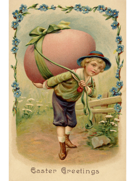 Винтажная пасхальная открытка мальчика с большим пасхальным яйцом на спине
 - Фото, изображение