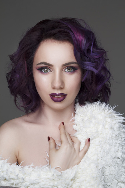 Portrait of beautiful fashion model with violet hair - Foto, afbeelding