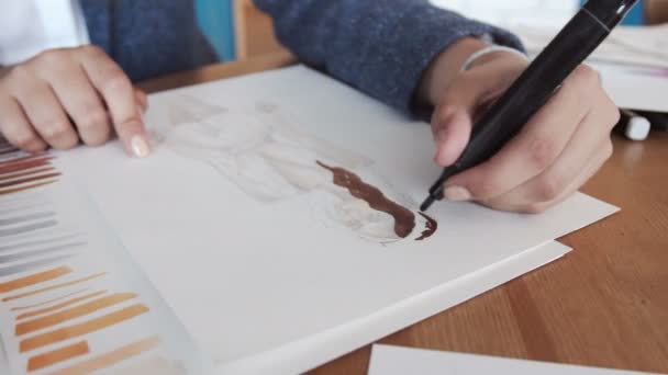 Female artists hand sketching - Кадры, видео