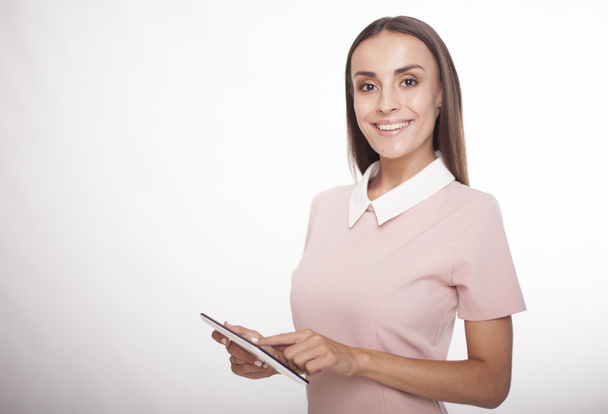 Business woman smiling and holding a tablet. - Foto, Imagem