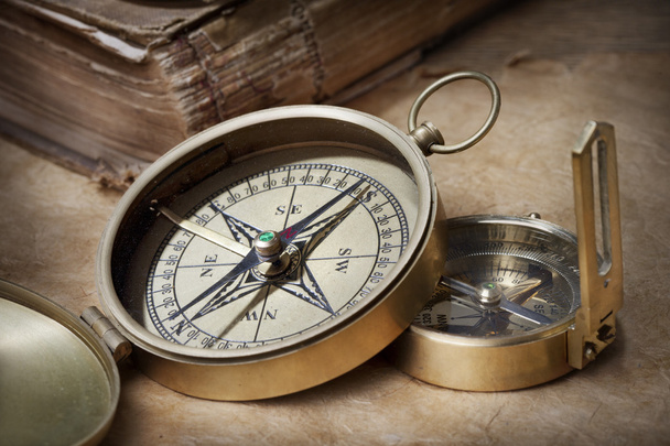 Kompasy morskie na tło vintage - Zdjęcie, obraz