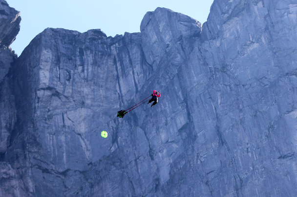 Basejumper in Noorwegen - Foto, afbeelding