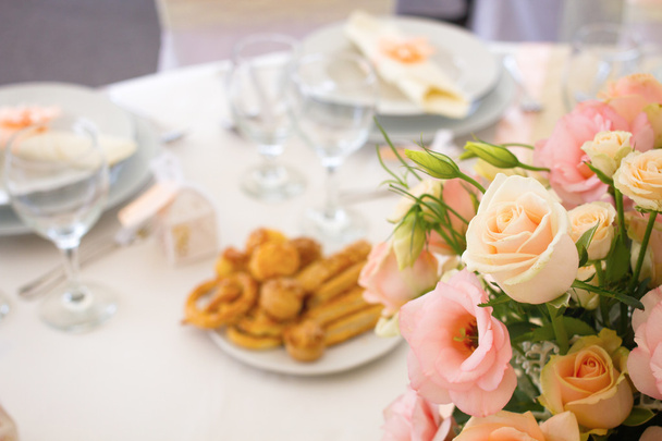 Hochzeitstisch mit Blume - Foto, Bild
