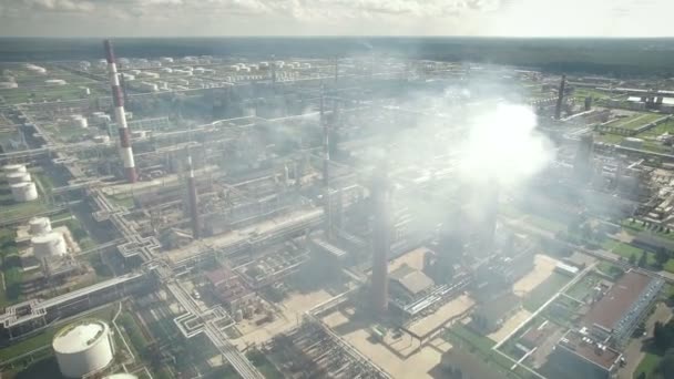 Vue aérienne de l'usine de raffinage de pétrole
 - Séquence, vidéo