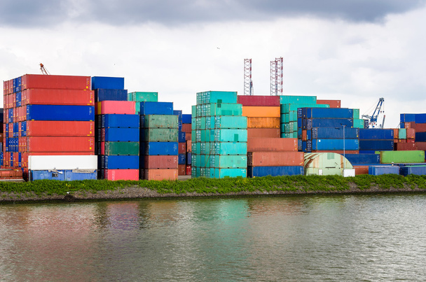 Containerstapel im Hafen - Foto, Bild