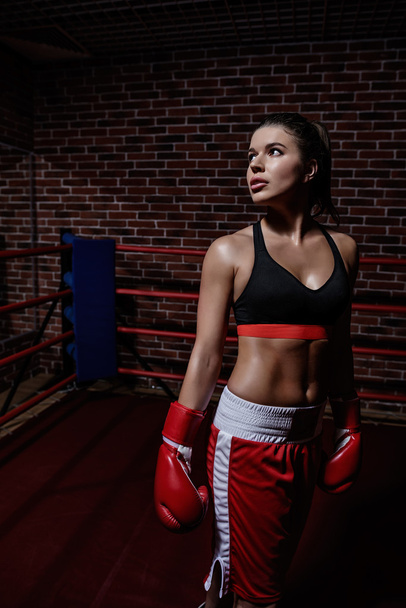 ボクシング グローブを持つ女性 - 写真・画像