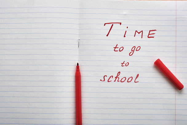 hora de ir a la escuela
 - Foto, Imagen