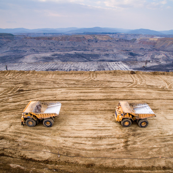 grote gele mijnbouw vrachtwagen - Foto, afbeelding