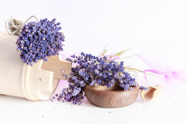 Joukko laventeli kukkia valkoisella taustalla - Valokuva, kuva