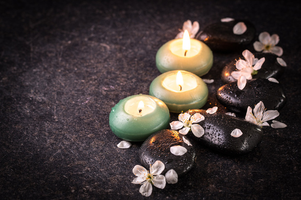 spa concept with stone and candles  on wooden table , - Fotoğraf, Görsel