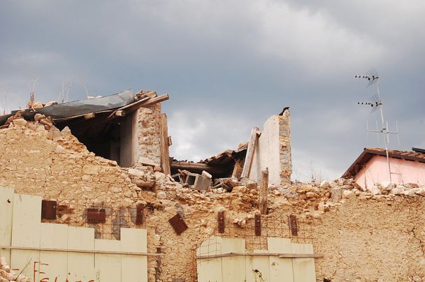 La devastación causada por el terremoto
 - Foto, Imagen