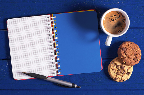 Caderno e xícara de café
 - Foto, Imagem