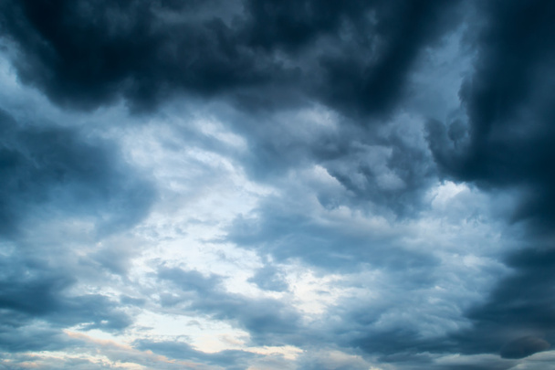 Тёмный облачный восход
 - Фото, изображение