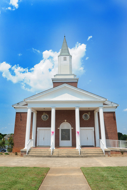 Small Church Against a Blue Sky - Φωτογραφία, εικόνα