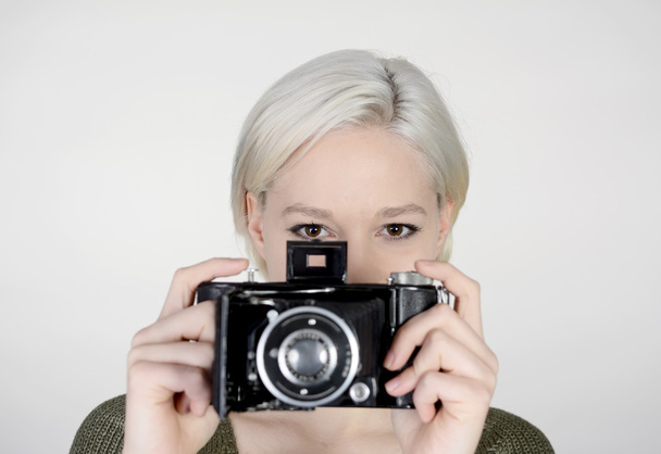 Nainen kameran kanssa
 - Valokuva, kuva