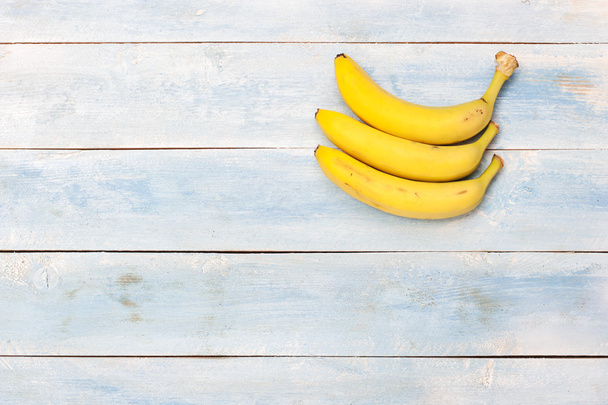 Bananas on a blue wooden board - Foto, Bild