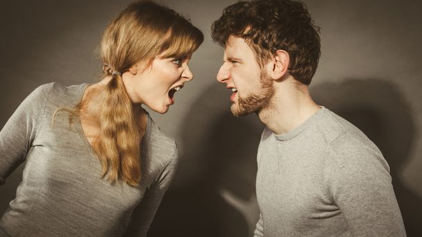 Husband and wife yelling and arguing. - Foto, imagen