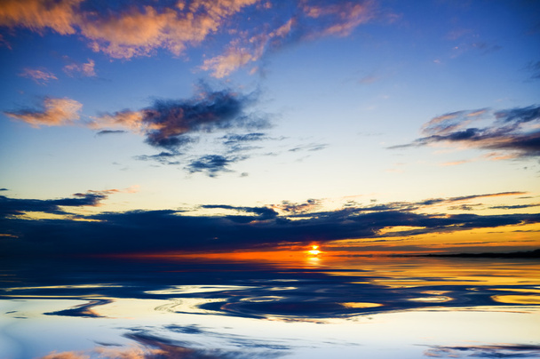 Oceaan op zonsondergang. - Foto, afbeelding