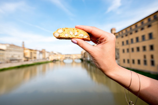 フィレンツェの伝統的なイタリアンクッキー - 写真・画像
