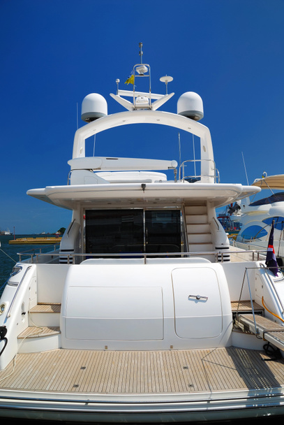 section arrière d'un yacht
 - Photo, image