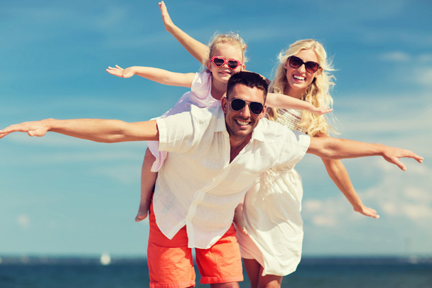 happy family having fun on summer beach - Fotografie, Obrázek
