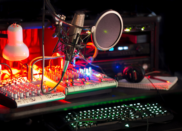 Station de montage Mixeur audio Microphone Clavier Technologie Communications
 - Photo, image