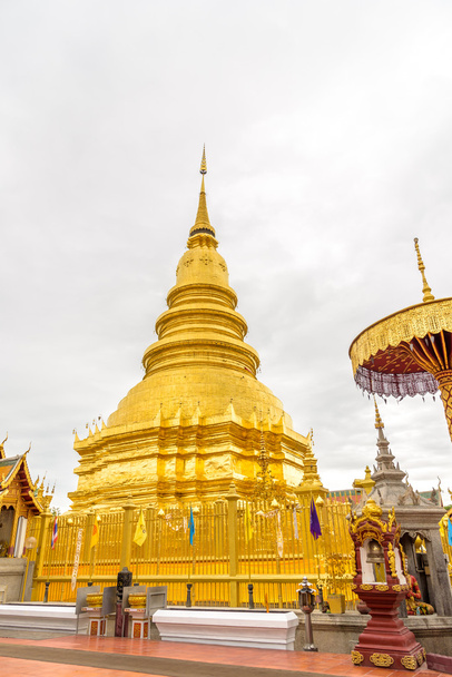The Wat Phra That Hariphunchai temple. - Foto, Imagen