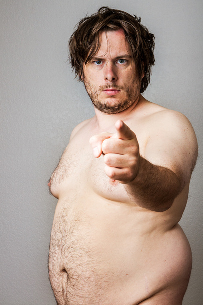 Kövér meztelen ember mutatva szilárdan - Fotó, kép