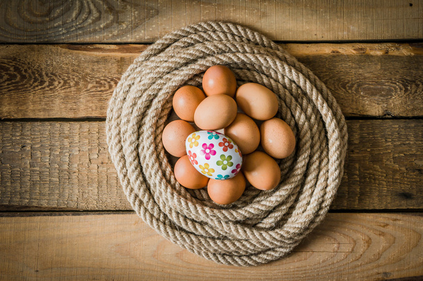 Paskalya yumurtaları ip ile sarılmış - Fotoğraf, Görsel