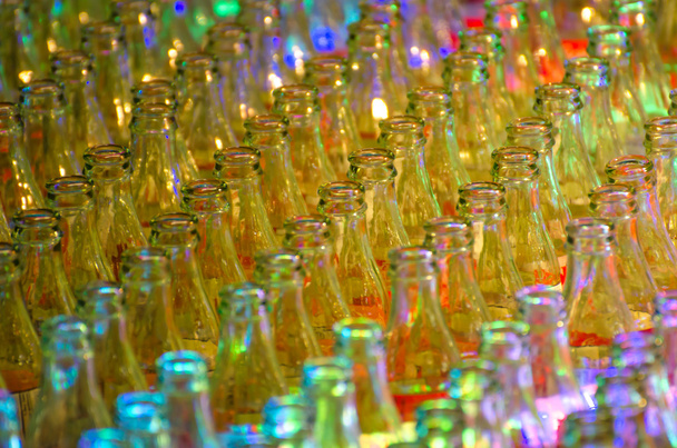 rzędy szklanych butelek - Zdjęcie, obraz