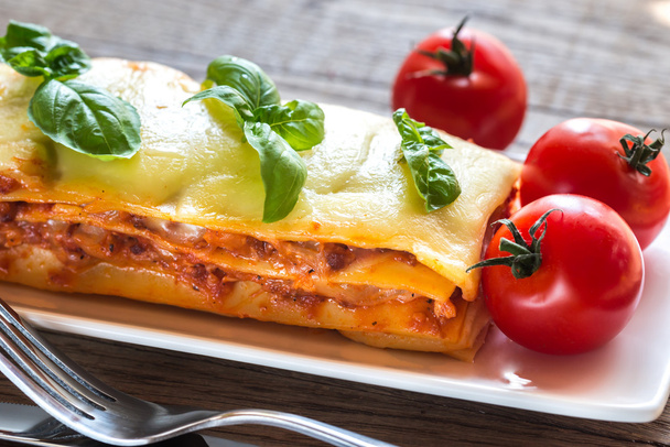Portion klassische Lasagne - Foto, Bild
