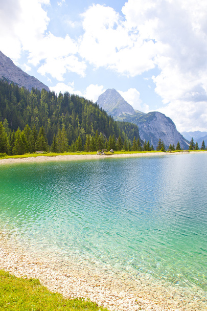 山の風景、チロル、オーストリアで Ehrwalder Almsee で表示します。 - 写真・画像