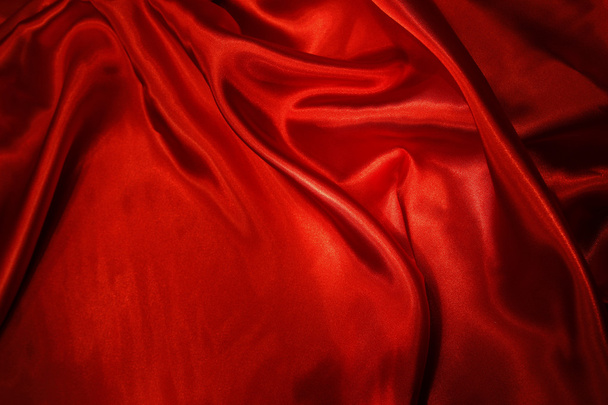 Gros plan de tissu de soie rouge ondulé - Photo, image