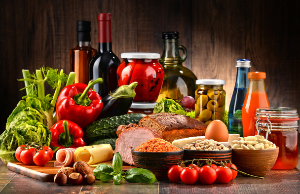 Composición con variedad de productos alimenticios ecológicos
 - Foto, Imagen