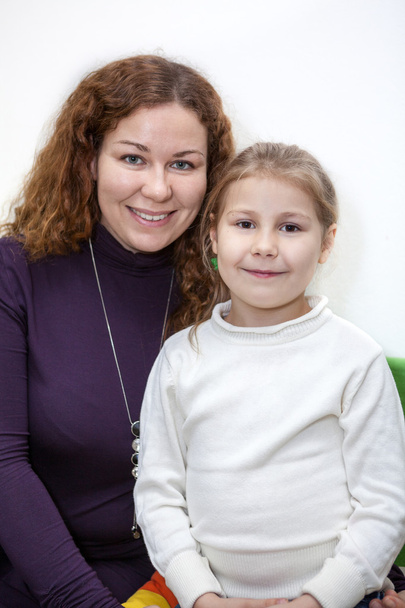 Caucasian mother and preschool daughter together portrait - Foto, Imagen