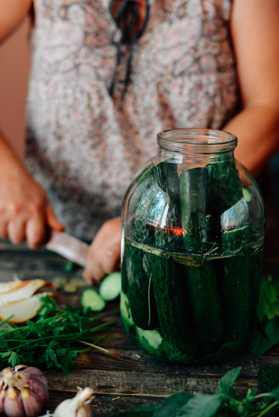 fresh colorful salad in a mason jar. Mason Jar with pickle cucum - Foto, immagini
