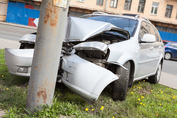 Broken car on the pole, close-up. The accident at the crossroads - Фото, изображение