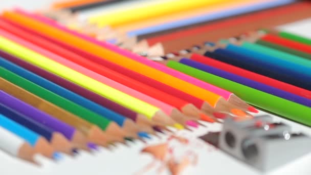 barevné tužky a ořezávátko - Záběry, video