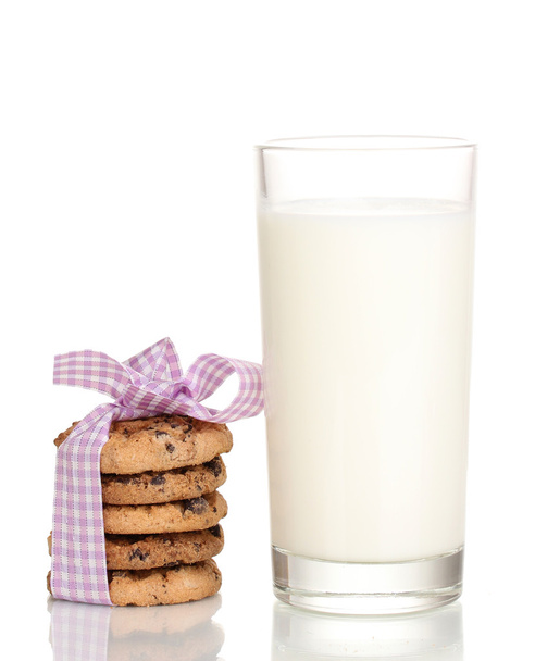 Glass of milk and cookies isolated on white - Fotoğraf, Görsel