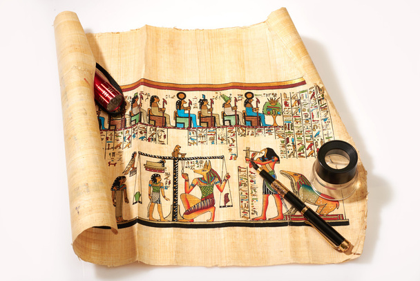 lampe de poche et papyrus égyptien
 - Photo, image